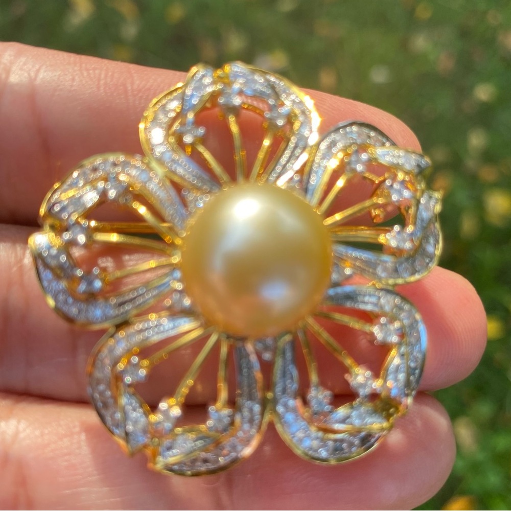 New Golden South Sea Pearl & Natural Diamond broach/pendent in 18k Solid Gold